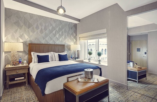 Financial District Hotel | Deluxe Queen Bedded Room at The Artezen Hotel, Near Battery Park
