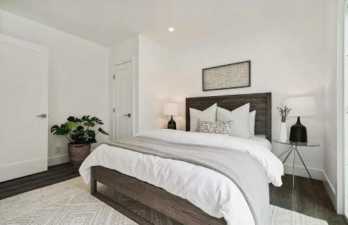 Parkside House | Deluxe Room with Private Bathroom & Fast WiFi