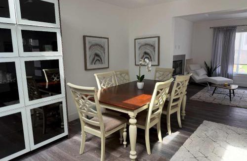 Parkside House | Deluxe Room with Private Bathroom & Fast WiFi
