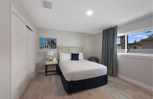 Clearwater Hotel | Deluxe Room with Queen Bed and Kitchenette