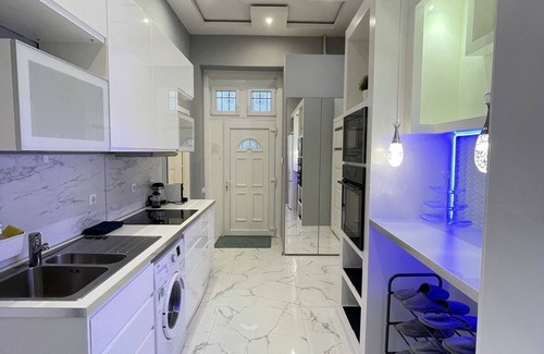 Nepszinhaz negyed Apartment | Deluxe Sapphire Residency - 4 BEDROOMS