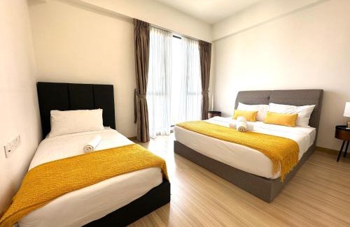 Seri Tanjung Pinang Apartment | Deluxe Seaview Suite Tripe Bed with bath tub 25