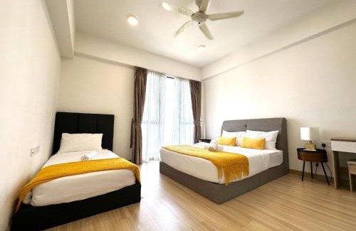 Seri Tanjung Pinang Apartment | Deluxe Seaview Suite Tripe Bed with bath tub 25