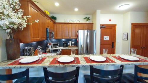 Salt Lake Mountain Resorts Resort | Deluxe Solitude Mountain Ski in-out 2bd-2ba Condo