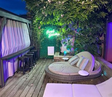 Portsmouth Apartment | Deluxe Studios with Spa included