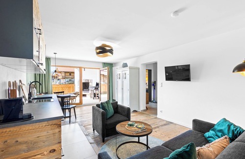 Reit im Winkl Apartment | Deluxe Suite | Pool, sauna & mountain view