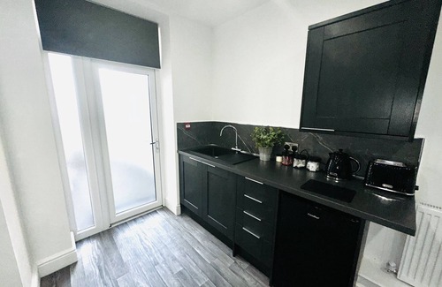 South Shore Apartment | Deluxe suite with hot tub and spa bath