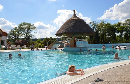 Nemesbuk Villa | Deluxe villa, large pool, wifi, sauna, jacuzzi, Bedrooms with air conditioning