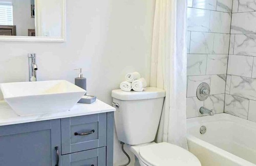 Bahama Reef House | Delva’s Place- Gated 2 Bedroom Pet Friendly