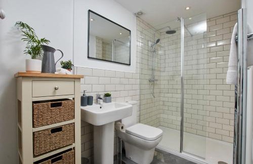 Castle Donington Apartment | Delven House- Serviced Apartments