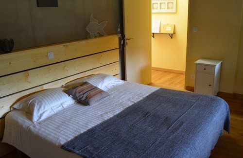 Monlet Bed & Breakfast | demoiselle room with bathroom