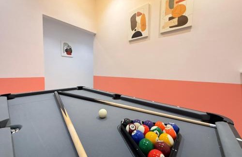 Kuantan House | DeMUJI5 14PAX 4BR NearTC, PS4, PoolTable, Netflix