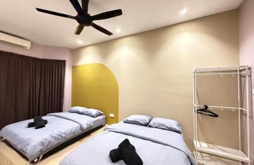 Kuantan House | DeMUJI5 14PAX 4BR NearTC, PS4, PoolTable, Netflix
