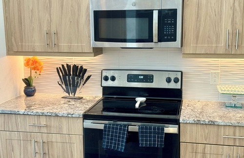 Dallas Apartment | Demure loft by the Galleria & access to Pool & Gym
