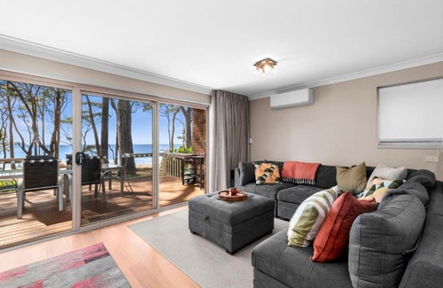 Denhams Beach House | Denhams Beach Waterfront