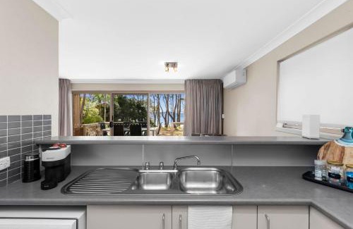 Denhams Beach House | Denhams Beach Waterfront