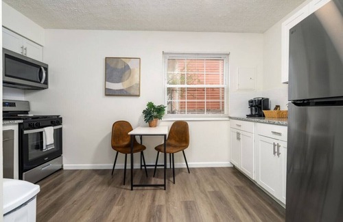 Columbus Apartment | Denney at the Quad- 2BR 1BA Apt| North Campus