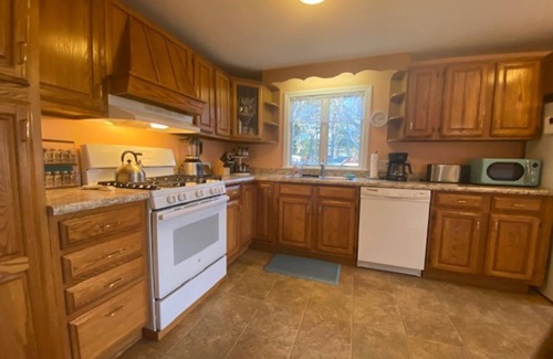 Dennis Port House | Dennisport 4 Bed w/access to Swan Pond/across the street. Great for Kayaking!