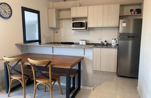 Corrientes Apartment | Departamento con gran balcón a la calle y parrilla