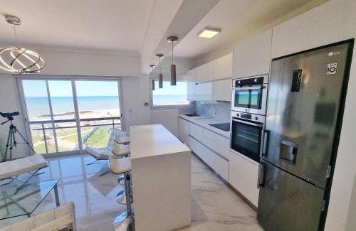 La Perla Apartment | Departamento Pinterest Mar del Plata - Vista plena al mar con cochera