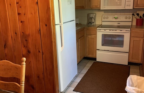 Tawas City Cottage | (Depine) Cozy 3 Bedroom Cottage LAKEFRONT/BEACHFRONT - PETS OK