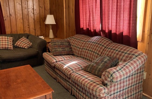 Tawas City Cottage | (Depine) Cozy 3 Bedroom Cottage LAKEFRONT/BEACHFRONT - PETS OK
