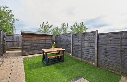 Derby House | Derby City Base - 2 Bed Near Hospital, Driveway Parking, Garden