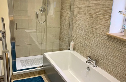 Llantilio Pertholey House | Deri-Down Guest House