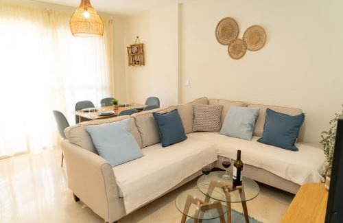 Rincon de la Victoria Apartment | Descanso familiar junto al mar con terraza