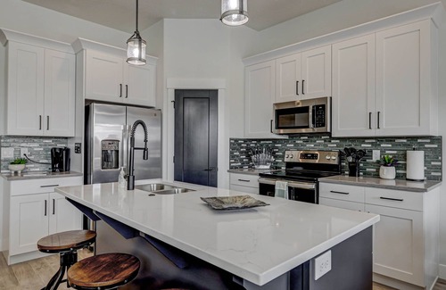 Washington House | *Desert Escape- With a Private Hottub & Firepit*