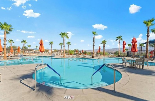 Palm Desert Apartment | Desert Getaway | Pool & Mountain Views
