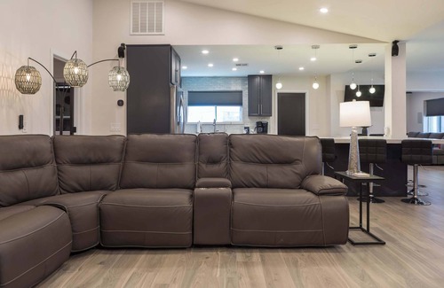 San Tan Valley House | Desert getaway retreat, pool, spa, billiards, bbq