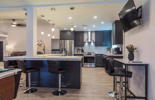 San Tan Valley House | Desert getaway retreat, pool, spa, billiards, bbq