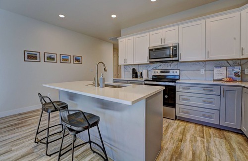 Fruita House | Desert Mineral Ascent- 2B2B Game Room Pet Friendly Views of CO National Monument