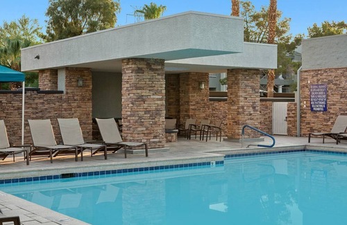 Las Vegas Condo | Desert Oasis 2BR Retreat Near Las Vegas Strip!