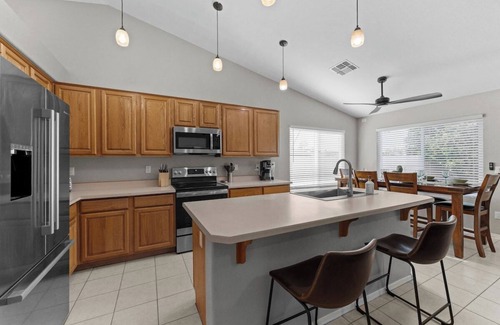 East Mesa House | Desert Oasis Retreat w/Private Pool, Modern Comfort & Space for 10!