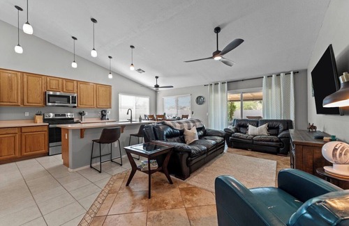 East Mesa House | Desert Oasis Retreat w/Private Pool, Modern Comfort & Space for 10!