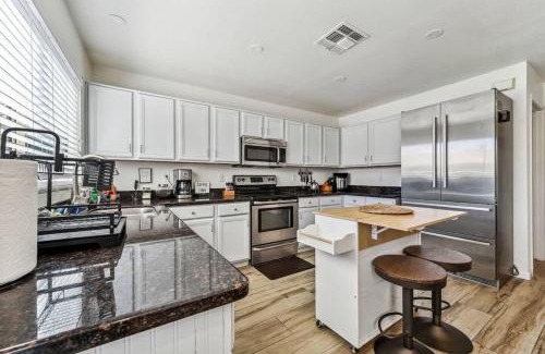 Tatum Highlands House | Desert Oasis with Pool & Pool Table Full Kitchen