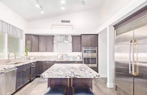 Mesa House | Desert Retreat | Heated Pool, Mini Golf & Games