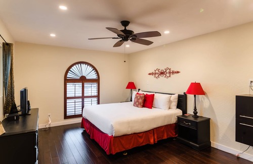 Paradise Valley Village Villa | Desert Ridge by AvantStay | Spacious Oasis w/ Pool & Hot Tub
