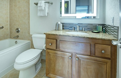 Las Vegas Condo | Desert Rose Resort 1br suite, Friday check-in