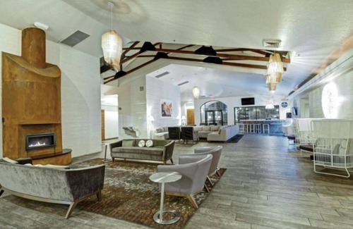 Las Vegas Condo | Desert Rose Resort 1br suite, Friday check-in
