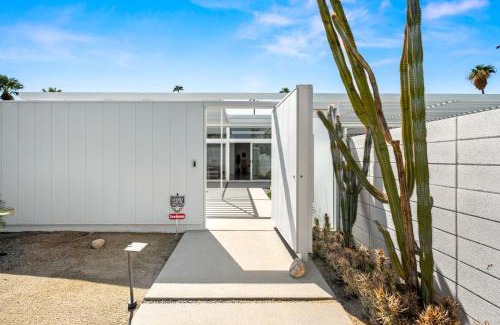 Deepwell Estates House | Desert Two