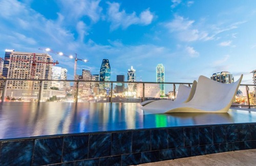 Dallas Design District Apartment | Design District Condo with amazing pool view