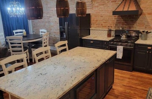 Florence Apartment | Designer 2 Bedroom Loft on Main Street in Florence