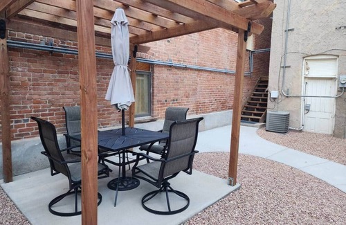 Florence Apartment | Designer 2 Bedroom Loft on Main Street in Florence