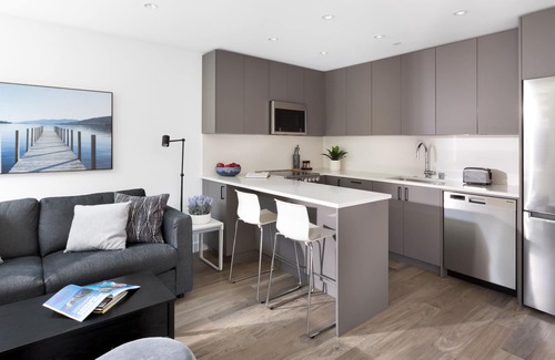 Arbutus Ridge House | Designer 2Bdr Coach House 10 Minutes from beautiful beaches and UBC!