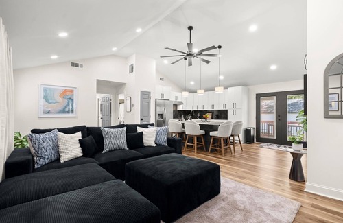 Belvedere Park House | Designer 3BR/3BA Bungalow Great for Families!