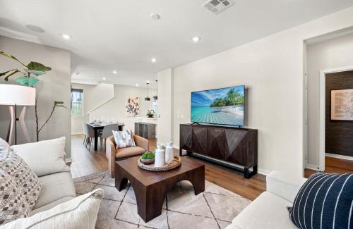 El Monte House | Designer 3BR El Monte Retreat Near DTLA & Pasadena