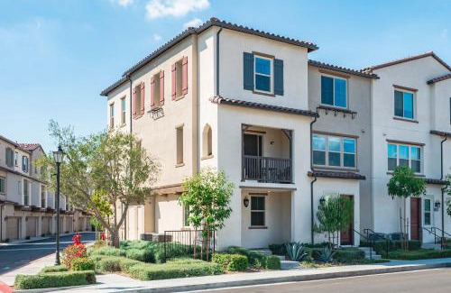 El Monte House | Designer 3BR El Monte Retreat Near DTLA & Pasadena